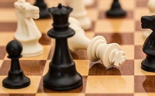 Чемпион по шахматам обвиняет соперника в жульничестве