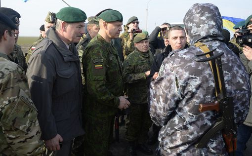 В Крым привезли чеченцев, РФ готовится перекинуть "Град"