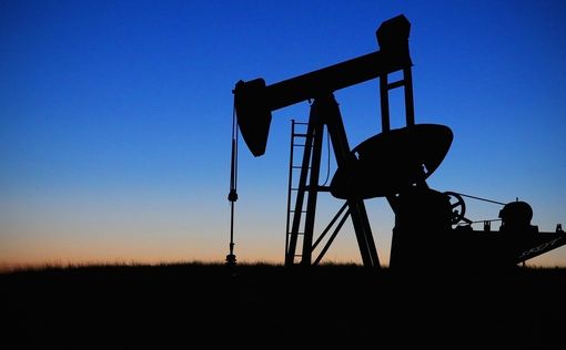 Экспорт нефти из России вырос впервые за месяц — Bloomberg